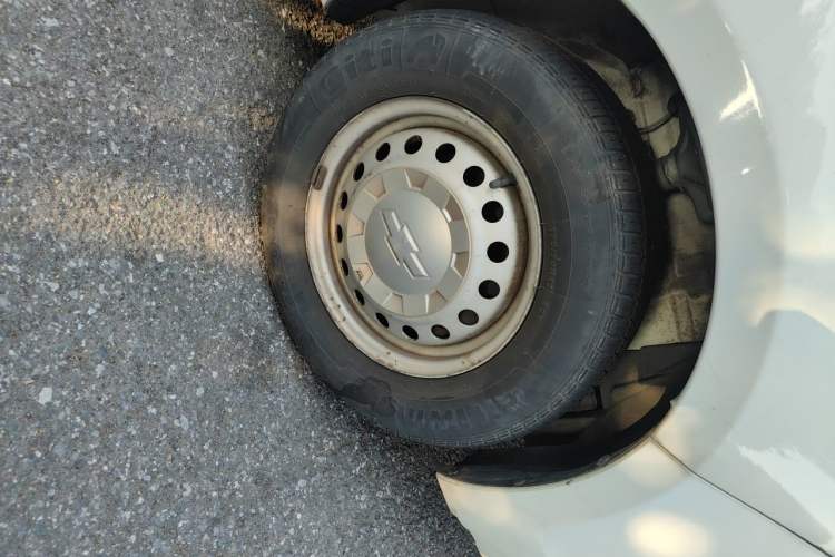 Used Chevrolet Sail 2013 Sedan 1.2L Manual Fashion Edition Right Front Wheel Hub