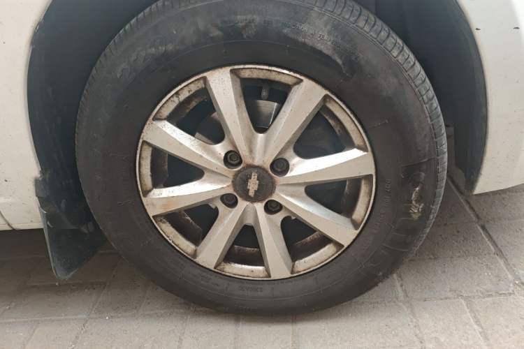 Used Chevrolet Sail 2013 Sedan 1.2L Manual Fashionable Happiness Edition Right Front Wheel Hub