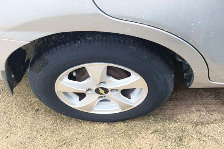 Used Chevrolet Sail 2013 Sedan 1.2L Manual Fashionable Happiness Edition Right Rear Wheel Hub