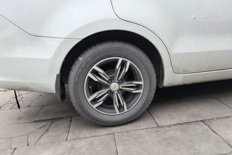 Used Chevrolet Sail 2013 Sedan 1.2L Manual Fashionable Happiness Edition Right Rear Wheel Hub