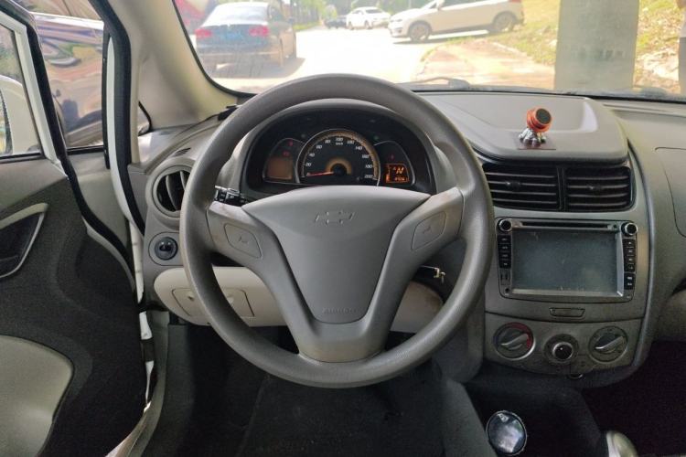 Used Chevrolet Sail 2013 Sedan 1.4L AMT Enjoy Edition Steering Wheel