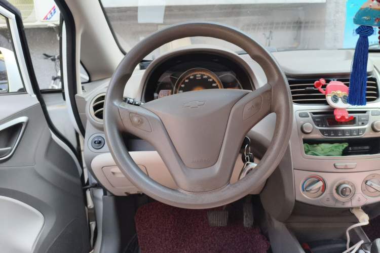 Used Chevrolet Sail 2013 Sedan 1.4L AMT Enjoy Edition Steering Wheel