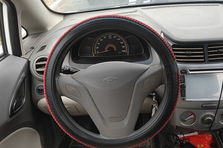 Used Chevrolet Sail 2013 Sedan 1.4L AMT Enjoy Edition Steering Wheel