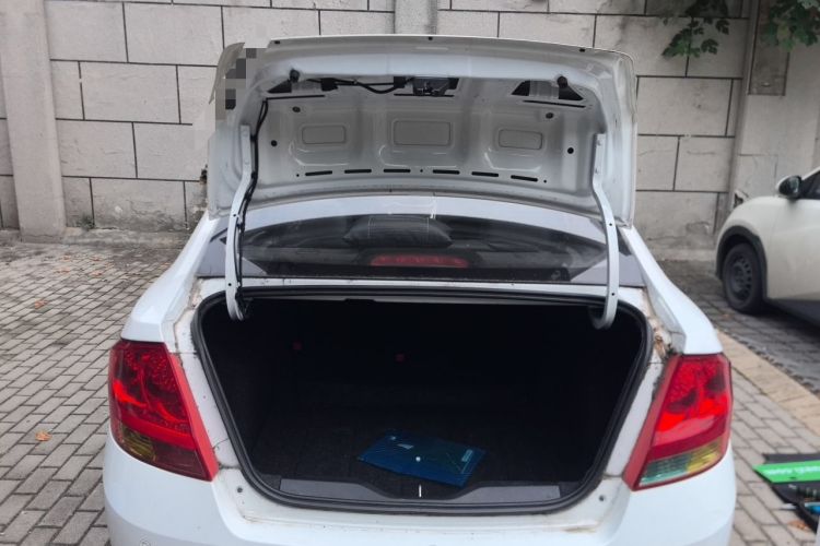 Used Chevrolet Sail 2013 Sedan 1.4L Manual Ideal Happiness Edition Trunk