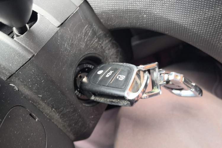 Used Chevrolet Sail 2013 Sedan 1.4L Manual Ideal Happiness Edition Vehicle Key