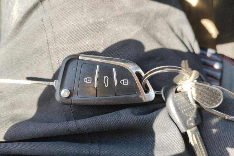 Used Chevrolet Sail 2013 Sedan 1.4L Manual - Youyi Happiness Edition Vehicle Key