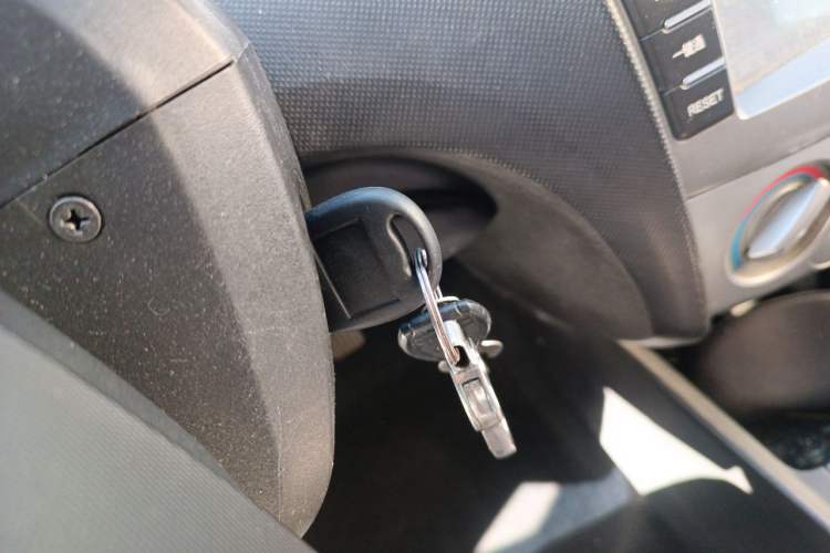 Used Chevrolet Sail 2013 Sedan 1.2L Manual Fashionable Happiness Edition Vehicle Key