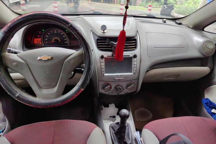 Used Chevrolet Sail 2013 Sedan 1.2L Manual Warm Edition Center Console