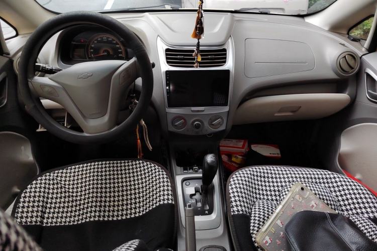 Used Chevrolet Sail 2013 Hatchback 1.4L AMT U-Style Edition Center Console