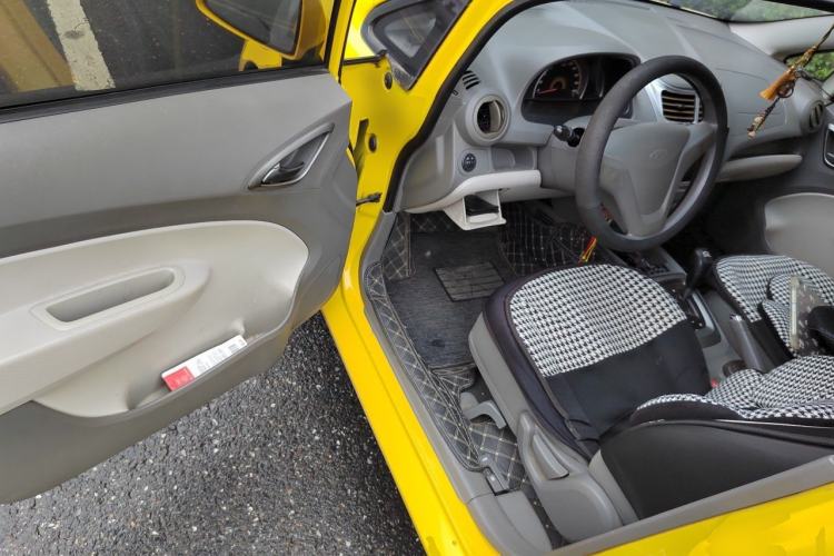 Used Chevrolet Sail 2013 Hatchback 1.4L AMT U-Style Edition Driver Seat
