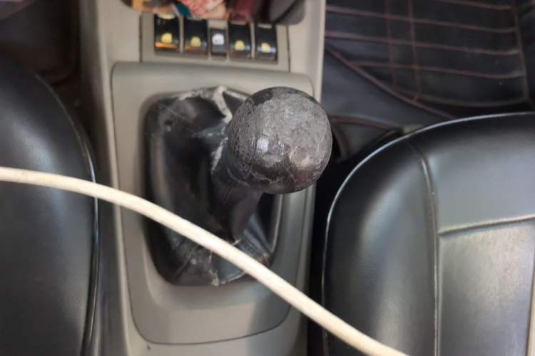 Used Chevrolet Sail 2013 Sedan 1.2L Manual Fashionable Happiness Edition Gear Lever