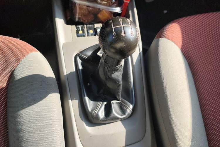 Used Chevrolet Sail 2013 Sedan 1.2L Manual Fashionable Happiness Edition Gear Lever