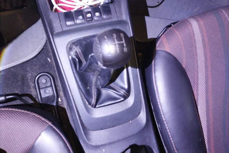 Used Chevrolet Sail 2013 Sedan 1.2L Manual Fashionable Happiness Edition Gear Lever