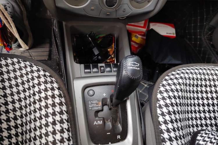 Used Chevrolet Sail 2013 Hatchback 1.4L AMT U-Style Edition Gear Lever