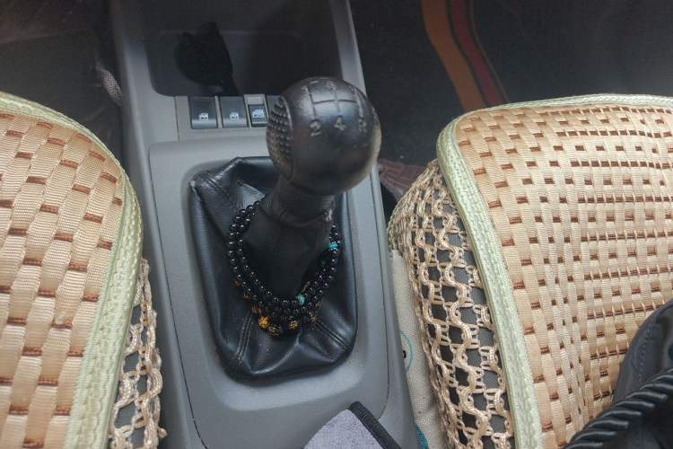Used Chevrolet Sail 2013 Sedan 1.2L Manual Fashionable Happiness Edition Gear Lever