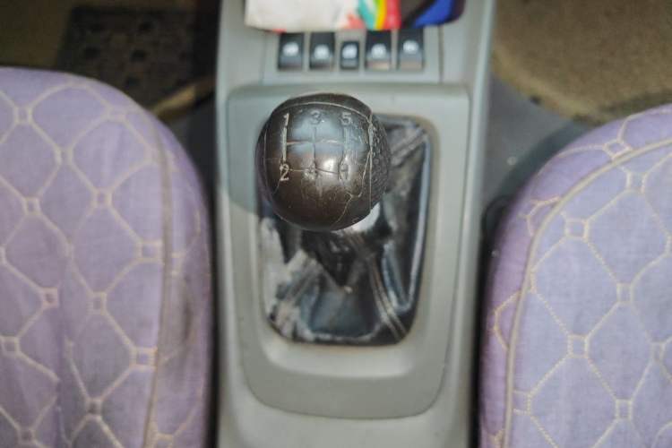 Used Chevrolet Sail 2013 Sedan 1.4L Manual Happiness Edition II Gear Lever