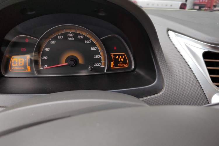Used Chevrolet Sail 2013 Hatchback 1.4L AMT U-Style Edition Odometer Close Up