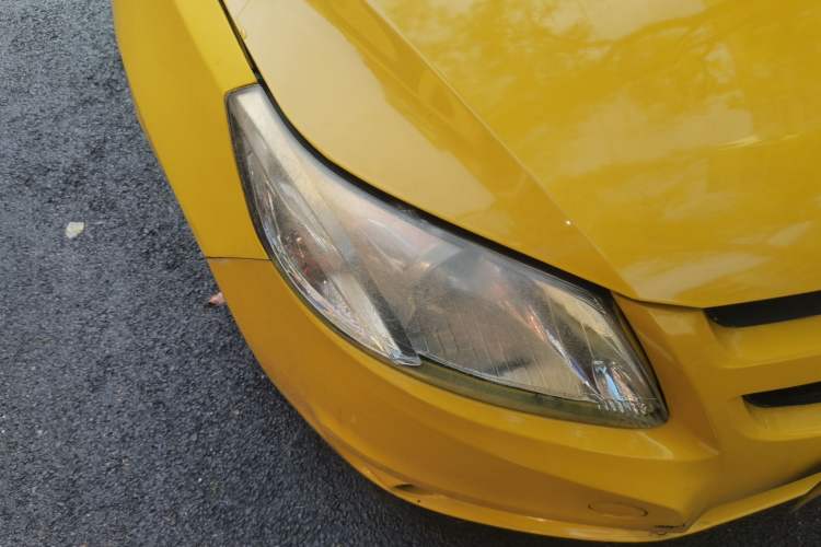 Used Chevrolet Sail 2013 Hatchback 1.2L Manual Warm Edition Right Front Headlight