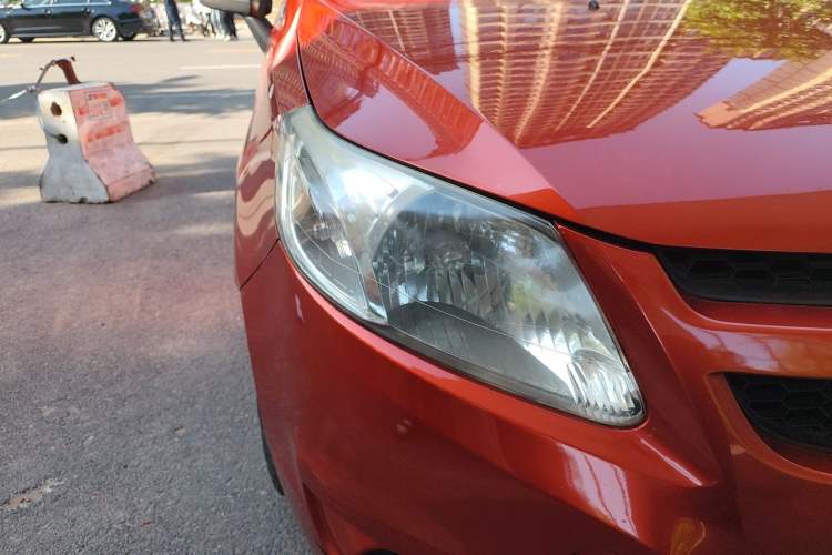 Used Chevrolet Sail 2013 Sedan 1.2L Manual Fashionable Happiness Edition Right Front Headlight