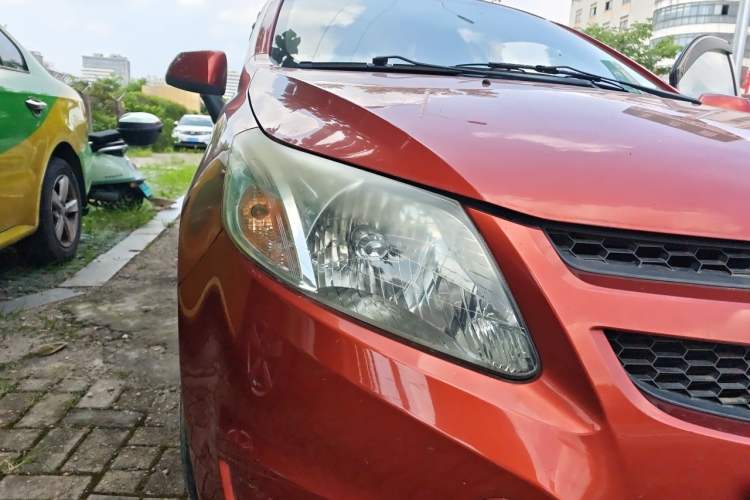 Used Chevrolet Sail 2013 Sedan 1.4L Manual Elegance Edition Right Front Headlight