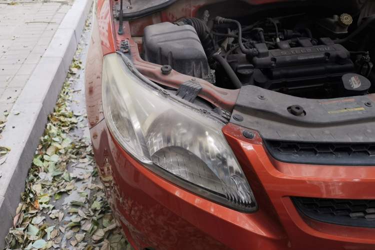 Used Chevrolet Sail 2013 Sedan 1.4L Manual Elegance Edition Right Front Headlight