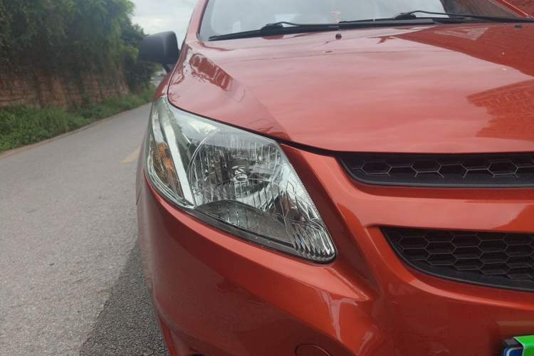 Used Chevrolet Sail 2013 Sedan 1.2L Manual Fashionable Happiness Edition Right Front Headlight