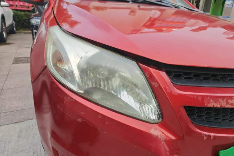 Used Chevrolet Sail 2013 Sedan 1.4L Manual Happiness Edition II Right Front Headlight