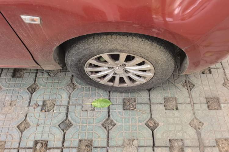 Used Chevrolet Sail 2013 Sedan 1.2L Manual Fashionable Happiness Edition Right Front Wheel Hub