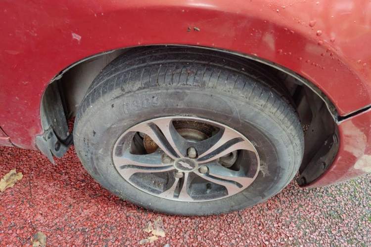 Used Chevrolet Sail 2013 Sedan 1.2L Manual Warm Edition Right Front Wheel Hub