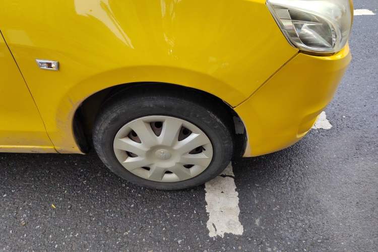 Used Chevrolet Sail 2013 Hatchback 1.4L AMT U-Style Edition Right Front Wheel Hub