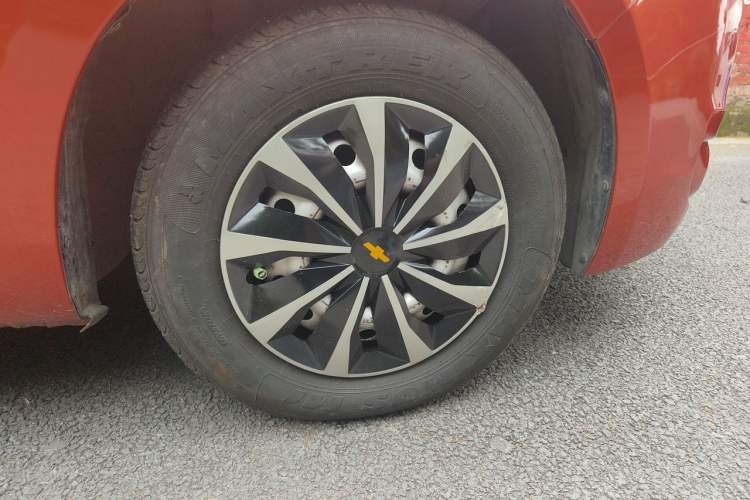 Used Chevrolet Sail 2013 Sedan 1.2L Manual Fashionable Happiness Edition Right Front Wheel Hub