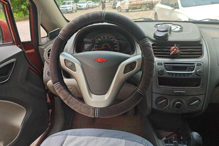 Used Chevrolet Sail 2013 Sedan 1.4L AMT Enjoy Edition Steering Wheel