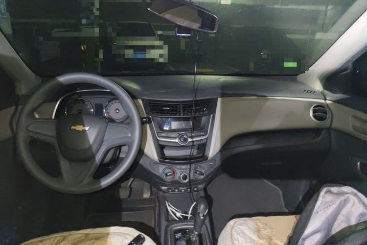 Used Chevrolet Sail 2015 Sail 3 1.3L AMT Ideal Edition Center Console