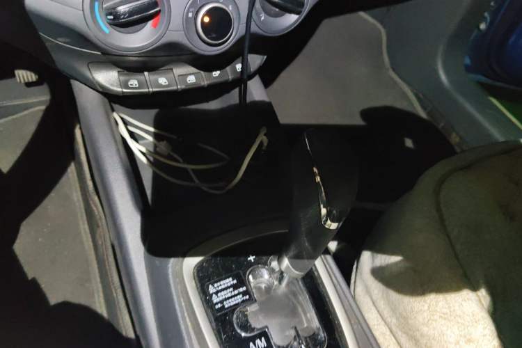 Used Chevrolet Sail 2015 Sail 3 1.3L AMT Ideal Edition Gear Lever