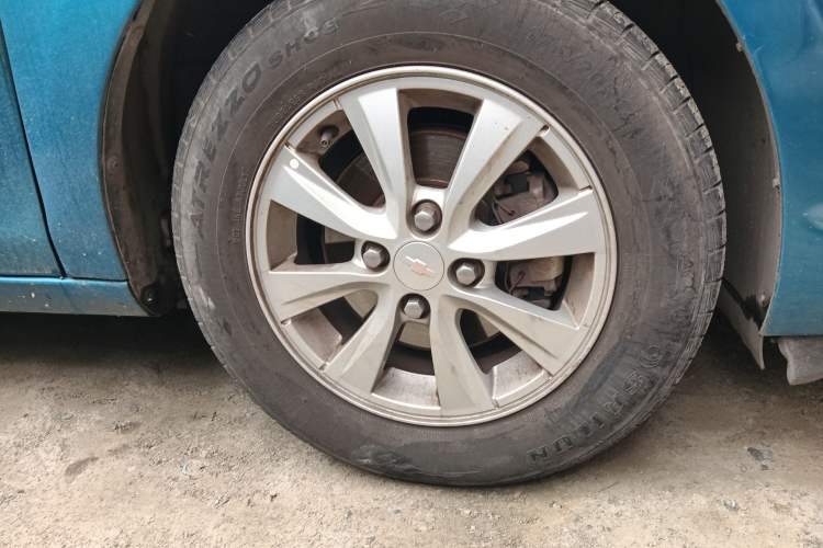 Used Chevrolet Sail 2015 Sail 3 1.3L Manual Warm Edition Right Front Wheel Hub