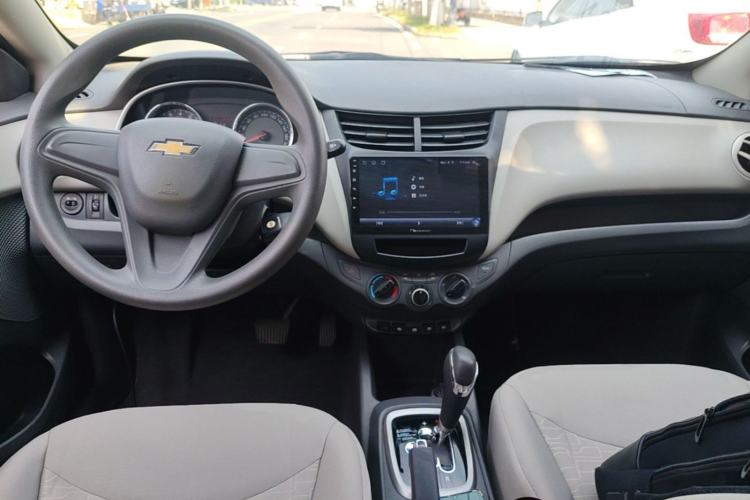 Used Chevrolet Sail 2015 Sail 3 1.3L AMT Ideal Edition Center Console