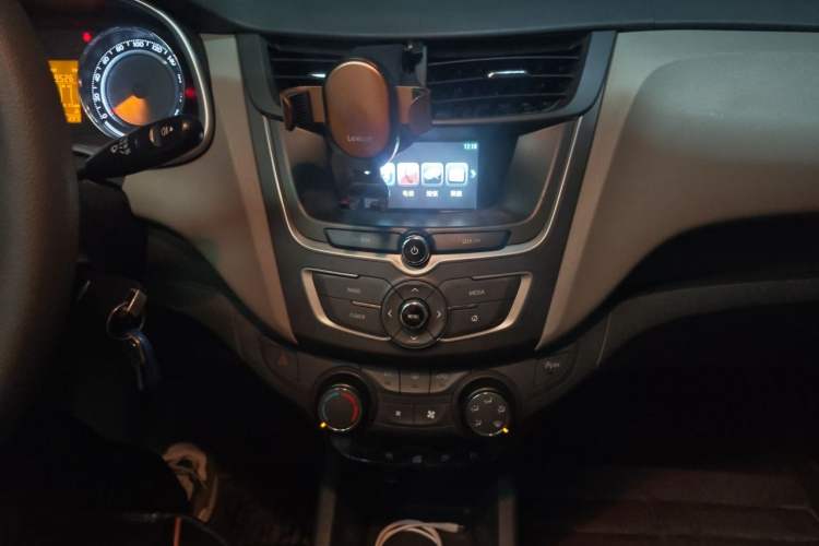 Used Chevrolet Sail 2015 Sail 3 1.5L Manual Happiness Edition Audio And AC Panel