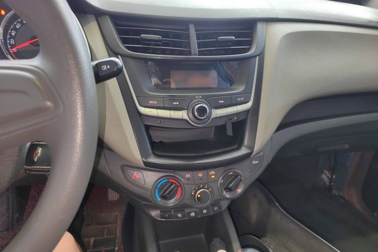 Used Chevrolet Sail 2015 Sail 3 1.3L AMT Ideal Edition Audio And AC Panel