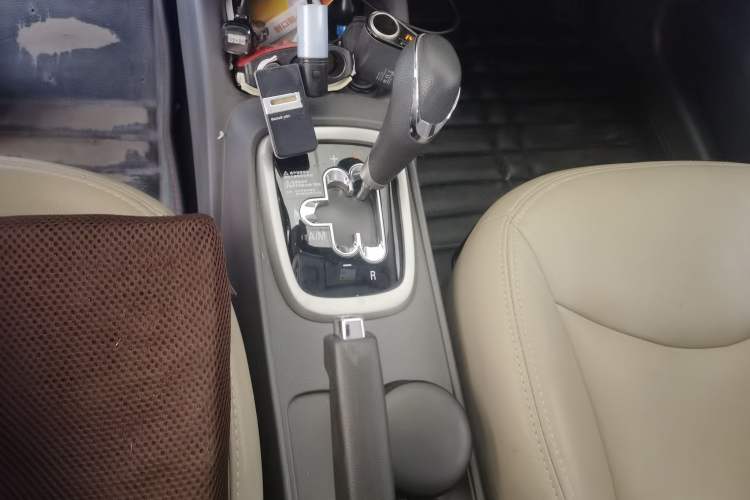 Used Chevrolet Sail 2015 Sail 3 1.3L AMT Ideal Edition Gear Lever