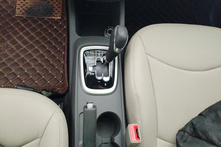 Used Chevrolet Sail 2015 Sail 3 1.5L AMT Happiness Sunroof Edition Gear Lever