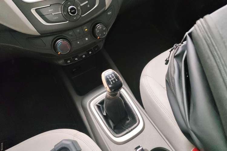 Used Chevrolet Sail 2015 Sail 3 1.5L Manual Happiness Edition Gear Lever