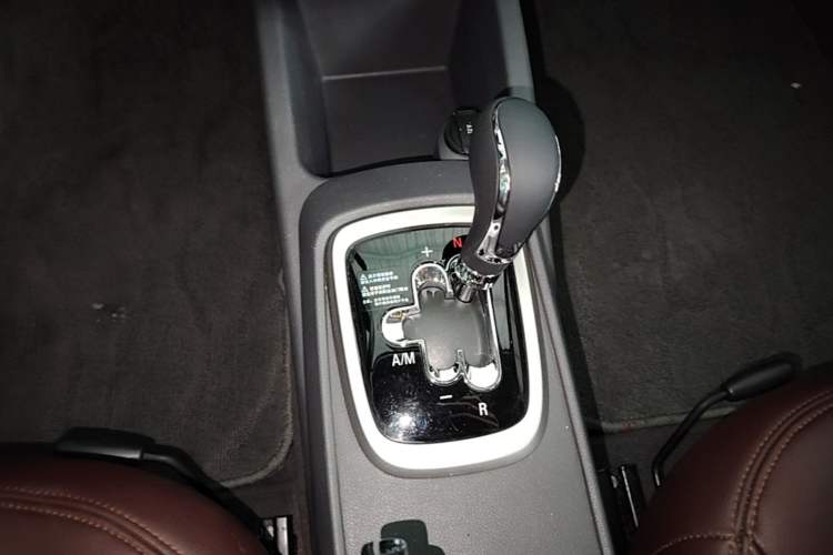 Used Chevrolet Sail 2015 Sail 3 1.3L AMT Ideal Edition Gear Lever