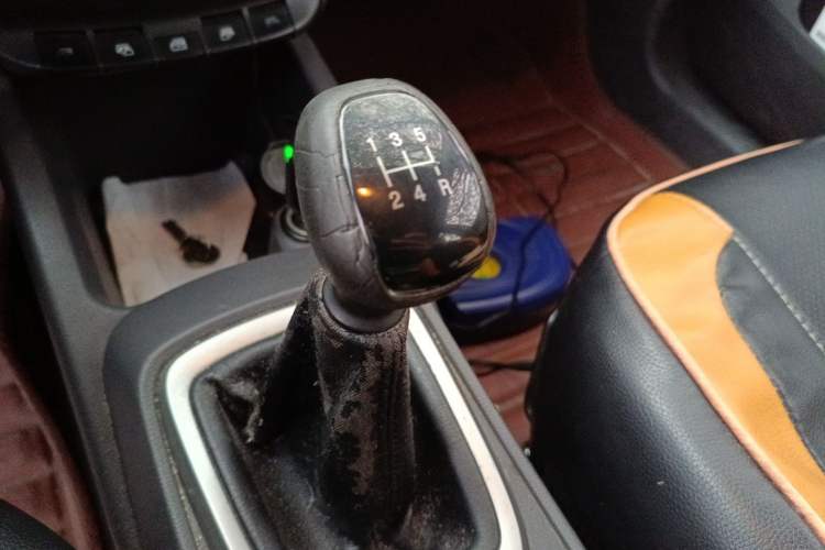Used Chevrolet Sail 2015 Sail 3 1.5L Manual with Ideal Sunroof Edition Gear Lever