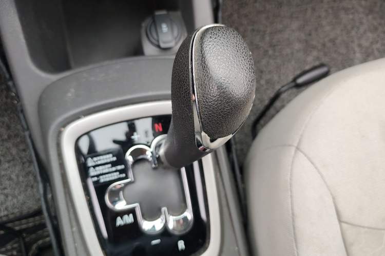 Used Chevrolet Sail 2015 Sail 3 1.3L AMT Ideal Edition Gear Lever