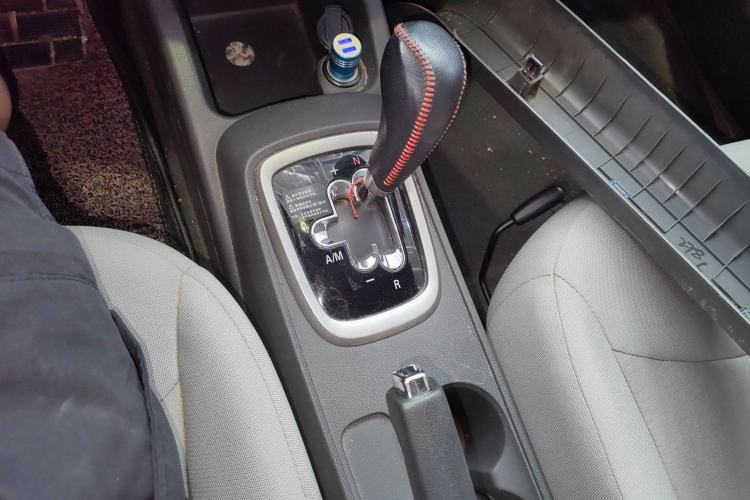 Used Chevrolet Sail 2015 Sail 3 1.3L AMT Ideal Edition Gear Lever