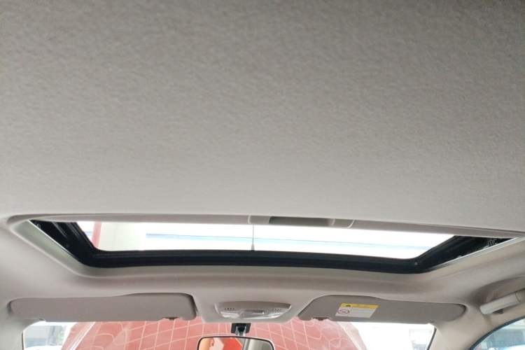 Used Chevrolet Sail 2015 Sail 3 1.5L AMT Happiness Sunroof Edition Headliner