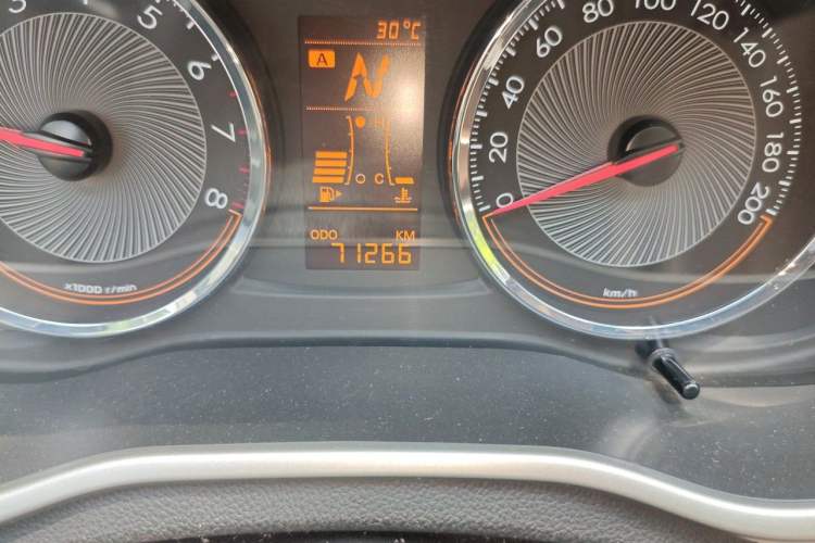 Used Chevrolet Sail 2015 Sail 3 1.3L AMT Ideal Edition Odometer Close Up