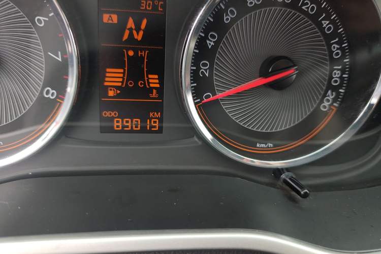 Used Chevrolet Sail 2015 Sail 3 1.3L AMT Ideal Edition Odometer Close Up