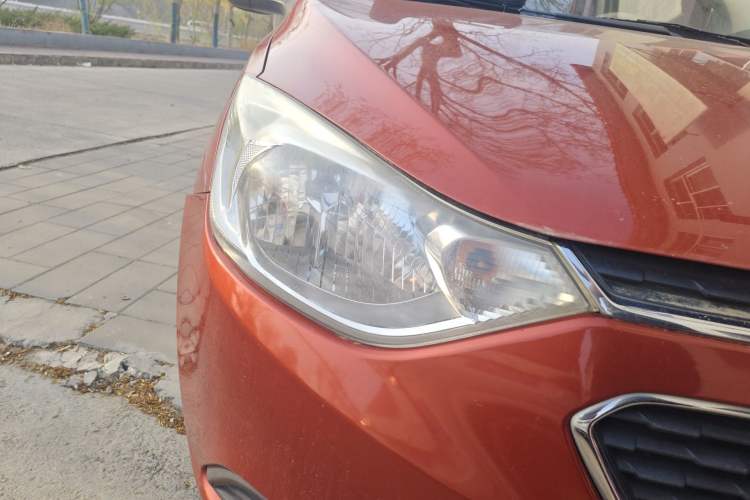 Used Chevrolet Sail 2015 Sail 3 1.3L AMT Ideal Edition Right Front Headlight