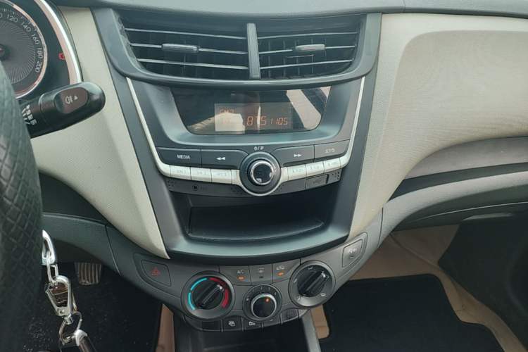 Used Chevrolet Sail 2015 Sail 3 1.5L Manual with Ideal Sunroof Edition Audio And AC Panel